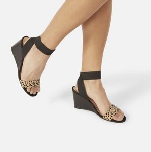 Lizzie Elastic Ankle Strap Wedge / Size: 9